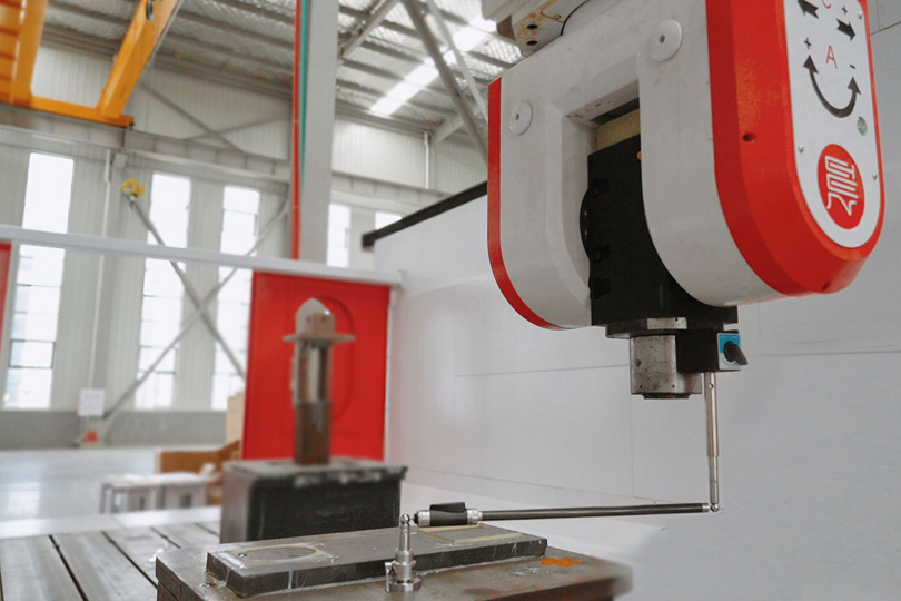 五轴联动加工中心在精密加工中的应用前景如何?